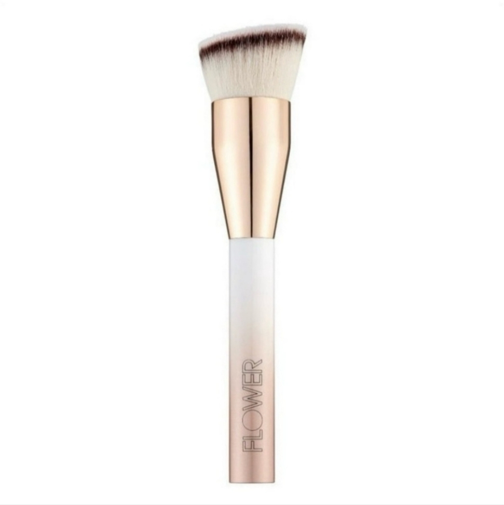 FLOWER Foundation Buffing Brush applies foundation evenly and smoothly